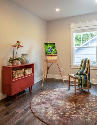 A round rug in a room.